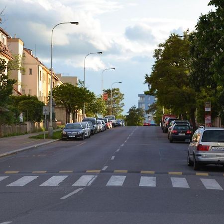 Pravouhla Lägenhet Prag Exteriör bild