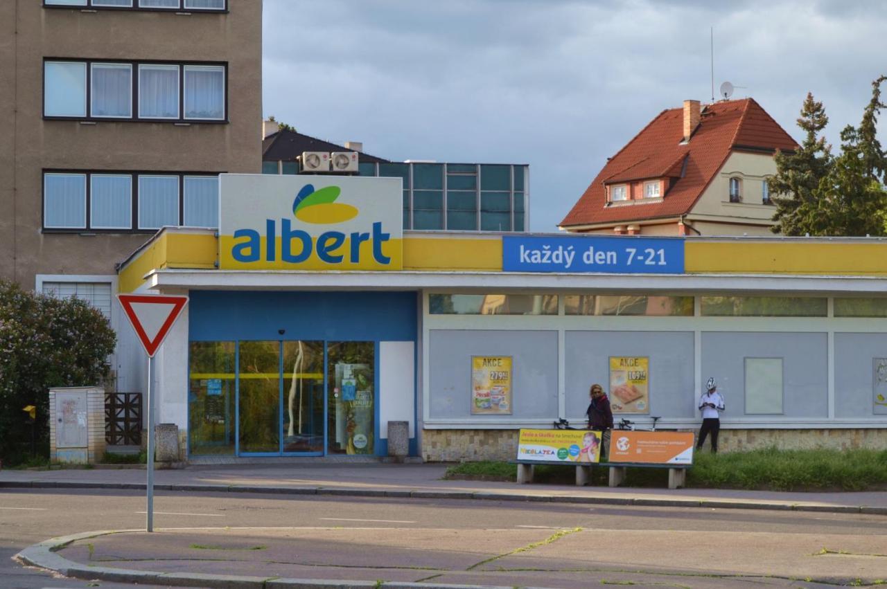 Pravouhla Lägenhet Prag Exteriör bild